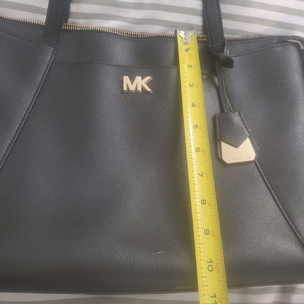 Michael Kors Large Black Bag - Picture 4 of 9